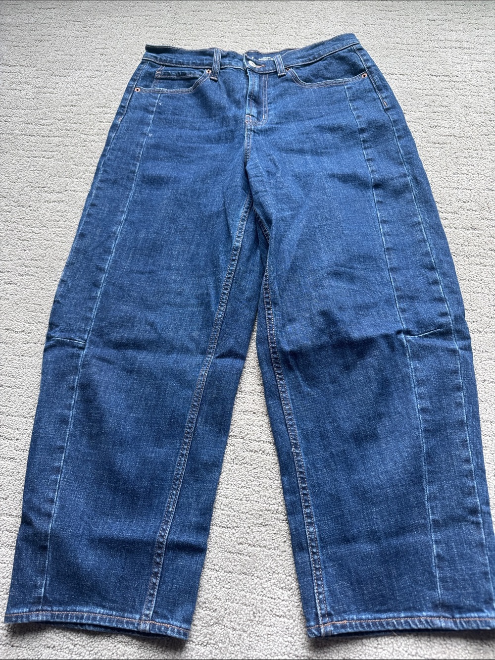Old Navy Barrel-Leg Women’s Jeans in Dark Blue
